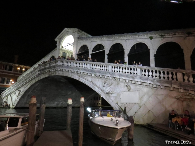 The beautiful Rialto Bridge.