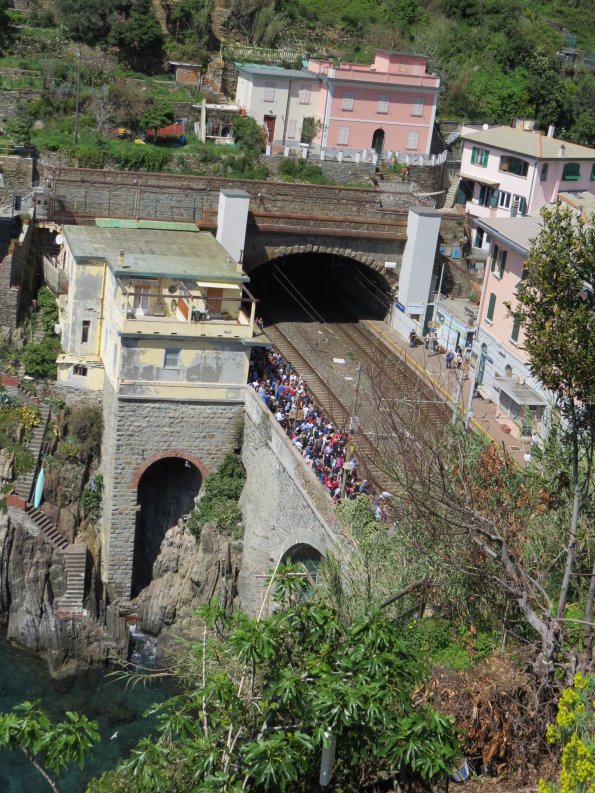 Monterosso train station audience.